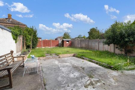 5 bedroom semi-detached house to rent - Photo 5