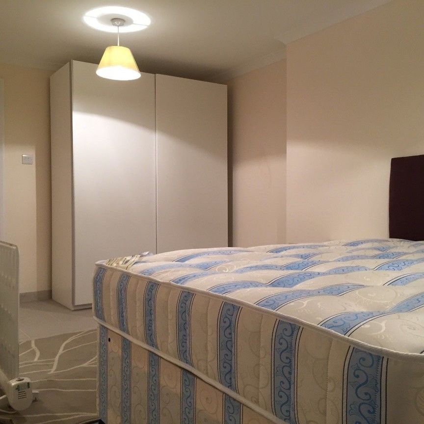 Greyhound Road, W6, London - Photo 1