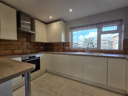 2 bedroom flat to rent - Photo 4