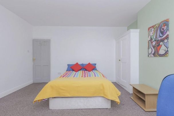 4 bedroom terraced house to rent - Photo 1