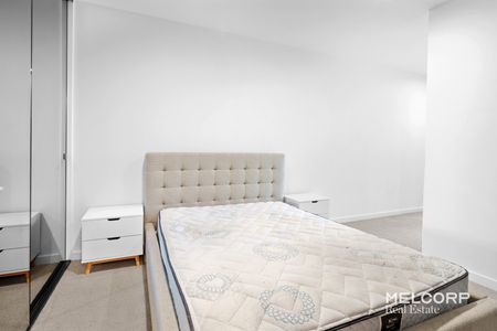 SPACIOUS ONE BEDROOM APARTMENT NEXT TO MELBOURNE UNI – FURNISHED - Photo 5