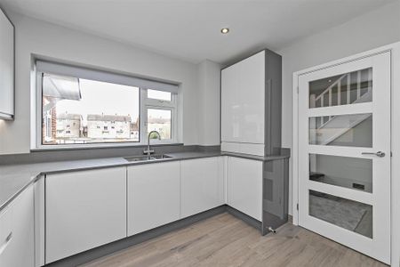 3 bedroom maisonette to rent - Photo 4