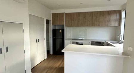 2 bedrooms in Te Atatu Peninsula - Photo 2