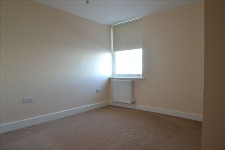 2 bed apartment to rent in Queens Parade, Scarborough, YO12 - Photo 5