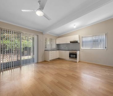 Charming One-Bedroom Flat with Private Outdoor Space - Photo 1