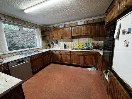 3 bedroom detached bungalow to rent - Photo 5