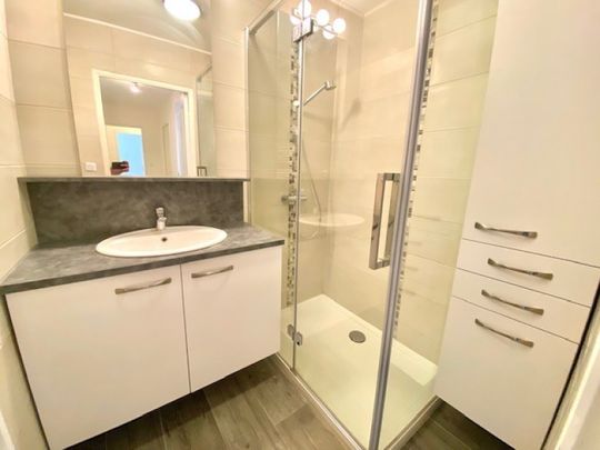 Jolie T3 rue Paul CAZENEUVE LYON 8 - Photo 1