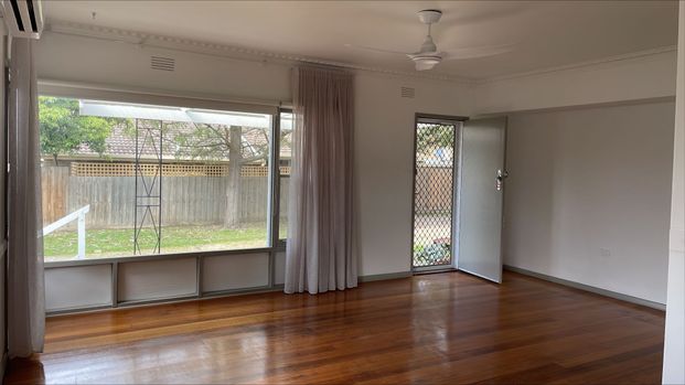 rTwo-Bedroom Unit Close to Gilbert Street - Photo 1