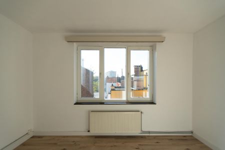 Zeer lichtrijk 1 SLK appartement met garage en berging - Photo 2