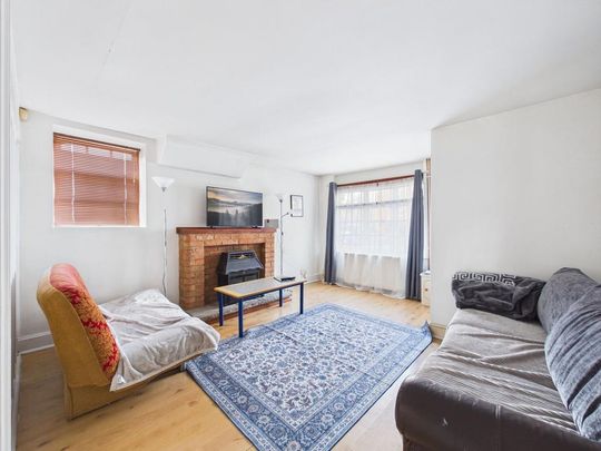 4 bedroom terraced house to rent - Photo 1