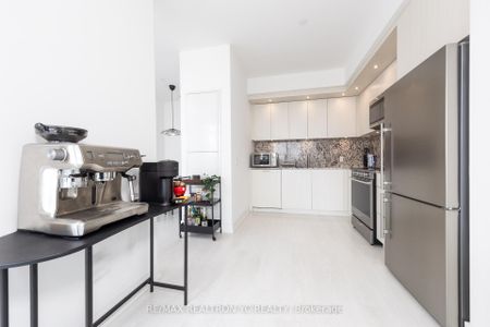 For Lease - 20 Inn on The Park Unit# 436, Toronto, Ontario - Photo 3