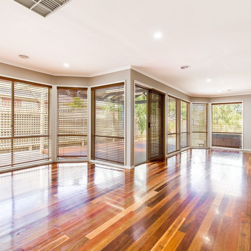 Beautiful 3 Bedroom with Double Living - Photo 1