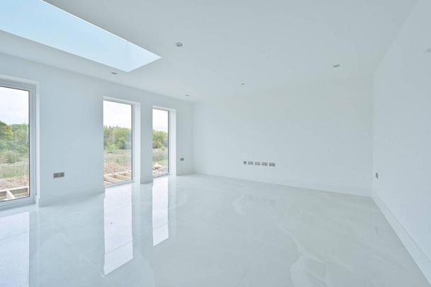 5 bedroom detached house to rent - Photo 1