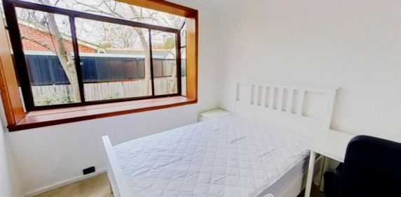 3 bed 2 bath-single room - Photo 2