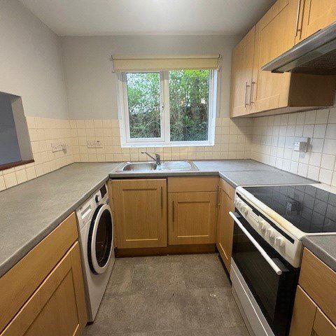 2 bedroom apartment to rent Clowser Close, Water Gardens, Sutton, SM1 - Photo 1