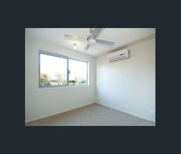 Positioned in the Avenues – Walk to Everything - Photo 3