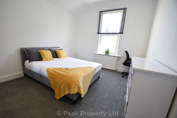 ROOM 6 - West Road, Westcliff On Sea - Photo 1