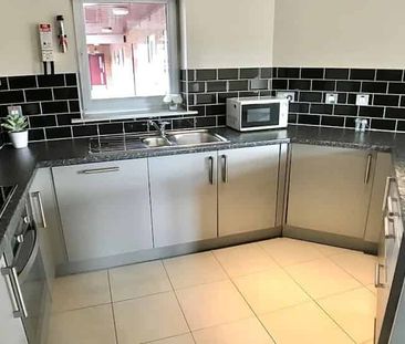 2 Bed Apartment Ensuite Room - Photo 1