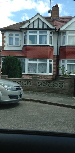 3 Bed Semi-Detached House, Hampshire Close, N18 - Photo 1