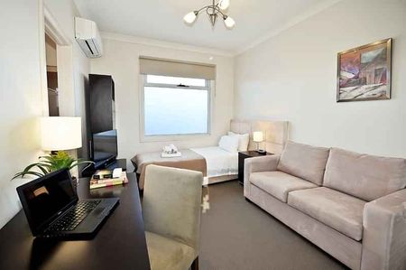 Room 5 (Ensuite) - Photo 5