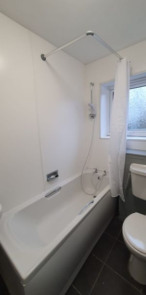 Studio Flat, Kensington Court, M7 - Photo 1