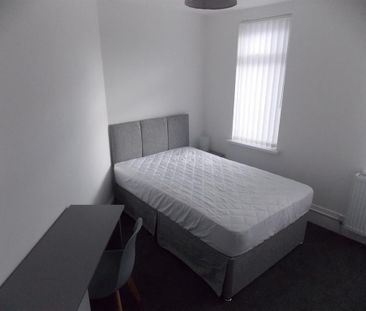 9 bedroom private hall to rent - Photo 3