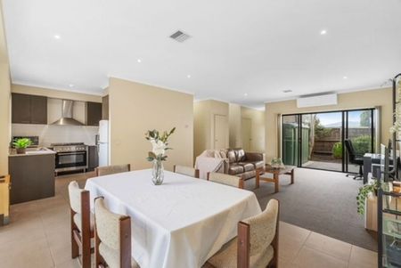 2/141 Stud Road Wantirna South VIC - Photo 4