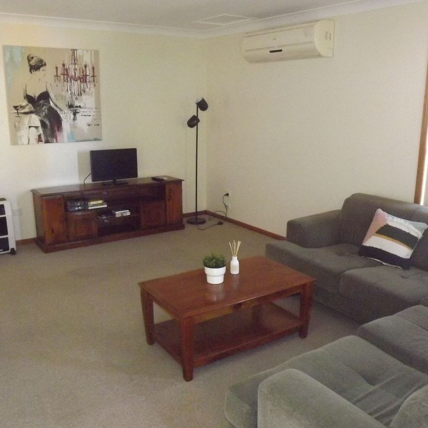 One Furnished Room Available with Shared Facilities. Close to Everything, Outgoings Included in the - Photo 1