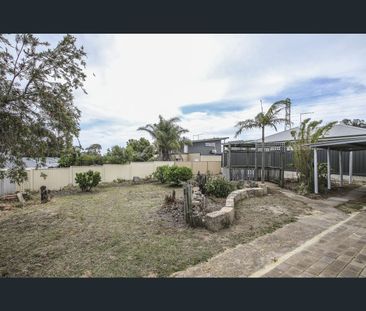 29 Southwell Crescent, Hamilton Hill, WA 6163 - Photo 3