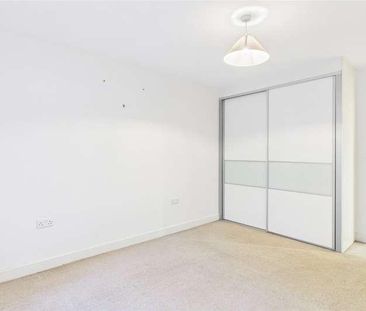 Kestrel Road, Farnborough, Hampshire, GU14 - Photo 6