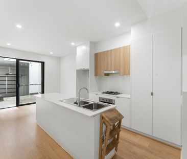 Extra Large Designer Style 3 Storey Terrace Home - Photo 5