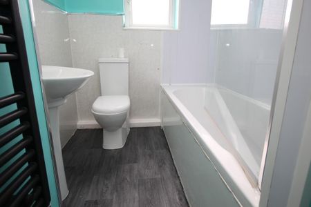 2 bedroom terraced house to rent - Photo 3