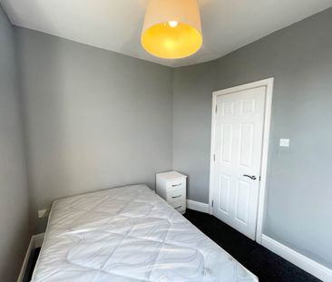 Knowle Terrace (Room 2), Burley, Leeds - Photo 5