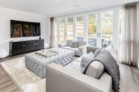 5 bedroom terraced house to rent - Photo 5