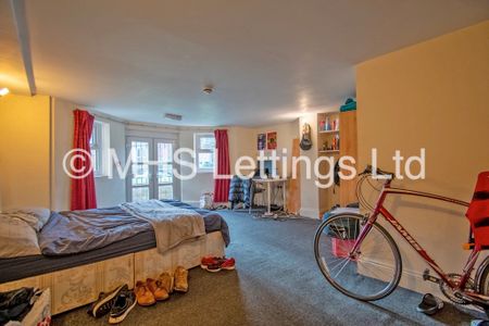 10 Bedroom Mid Terraced House for rent in Regent Park Terrace - Photo 4