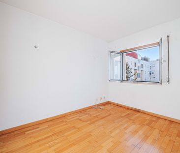 T2 com garagem e Portaria nas Olaias | Avenida Arantes e Oliveira | - Photo 6