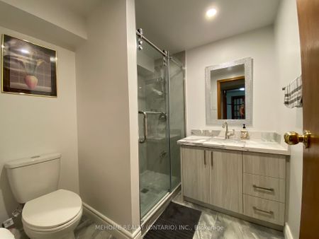 Detached Home For Lease | N8129940 - Photo 4