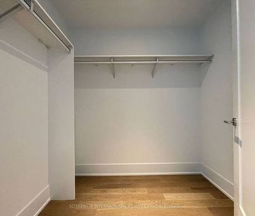 Bloor & Parliament Modern +Stunning 3Bdrm 1Parking 1Locker Upgraded - Photo 4