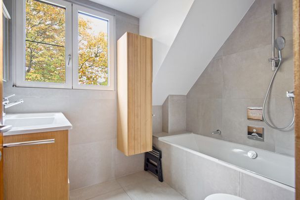 Mooie halfopen woning met garage op absolute toplocatie - Foto 1