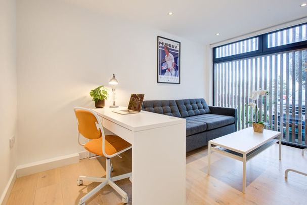 5 Bed Terraced House, Savona Close, SW19 - Photo 1