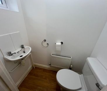 Claricoates Drive, Coddington, NG24 - Photo 5