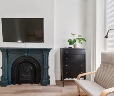 Beau grand studio meublé, salle de bain commune, rue Parvis - Photo 4