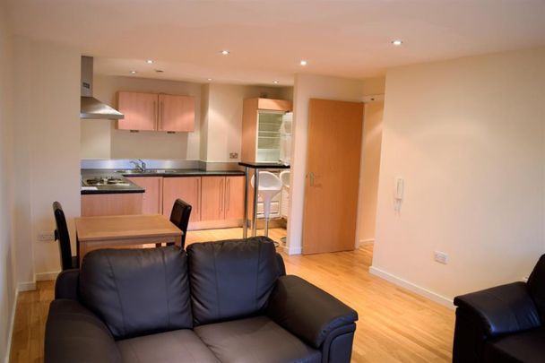 2 bedroom Flat To Let - Photo 1