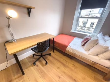 5 bedroom flat to rent - Photo 4