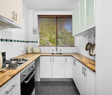 STYLISH & CONVENIENT COASTAL LIVING - Photo 4