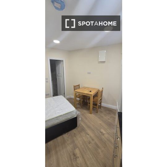 Studio for rent in Ballybough, Dublin - Photo 1