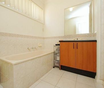 LARGE 3 BEDROOM UNIT WITH DOUBLE GARAGE - Photo 6