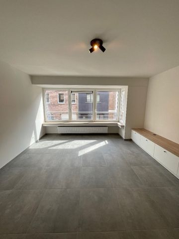 Appartement te huur in Sint-Niklaas - Photo 2