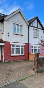 1 bedroom in a flat share to rent - Photo 4