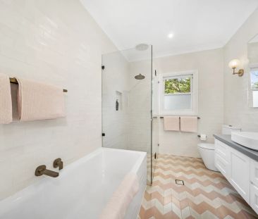 Charming Family Living in Peaceful, Leafy Cul-de Sac - Photo 6